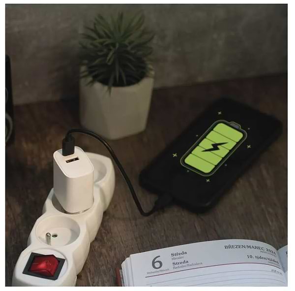 Фото - Сетевое зарядное устройство EMOS V02B15 1xUSB-A, 1xUSB-C 15W 220V (V02B15)