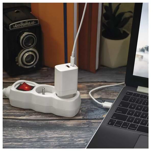 Фото - Сетевое зарядное устройство EMOS V04G45 1xUSB-A, 1xUB-C 20W 220V PD (V04G45)