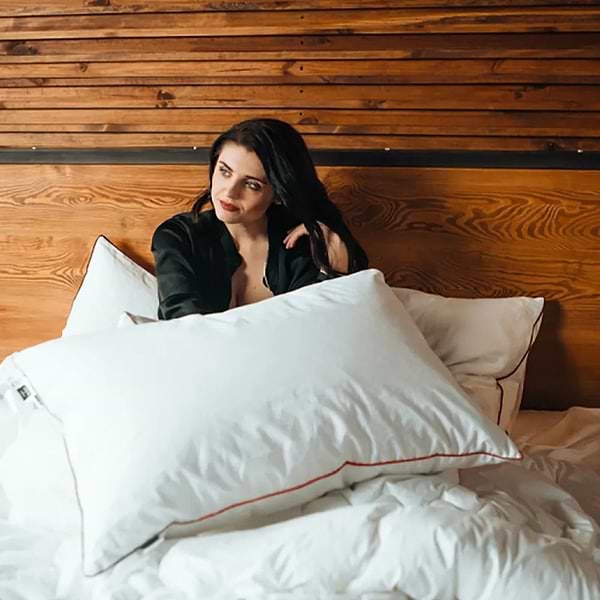 Фото - Подушка стандартна MirSon De Luxe №632 з евкаліптом Пружна 70х70 (2200000852557)