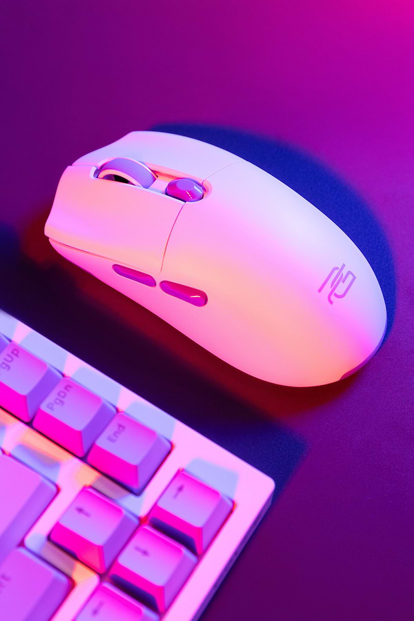 Фото - Миша бездротова ігрова Proove Gaming Rate Special Edition White/Purple (CMRTWRS03002)