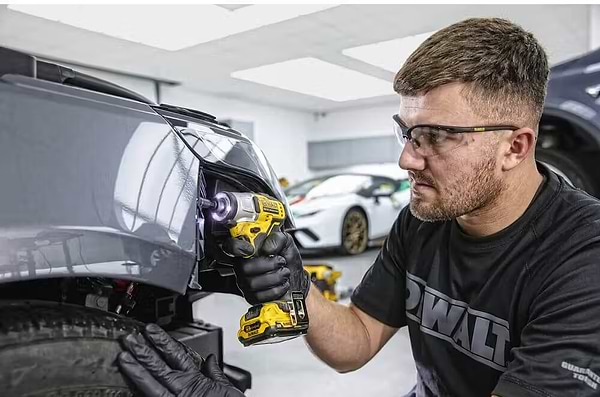 Фото - Шуруповерт DeWALT DCF801D2