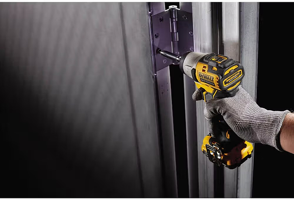 Фото - Шуруповерт DeWALT DCF801D2