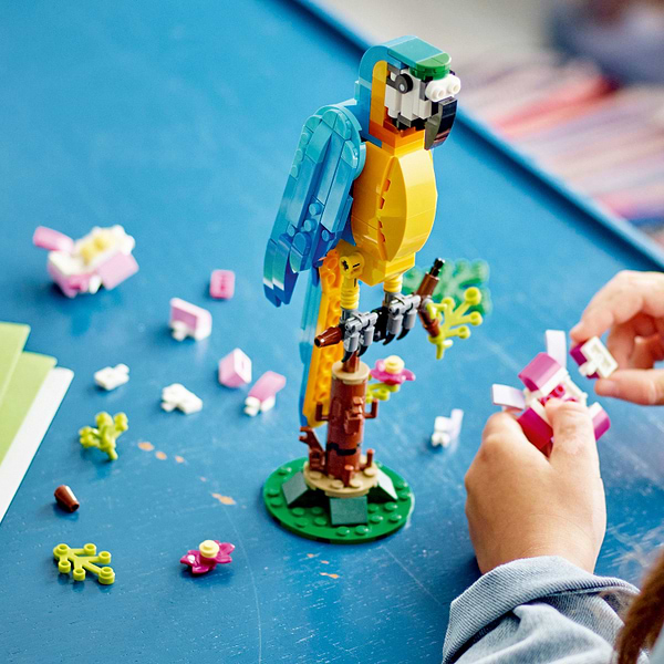 Фото - Конструктор LEGO Creator Экзотический попугай (31136)