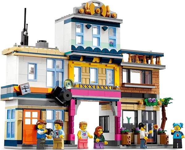 Фото - Конструктор LEGO Creator 3 v 1 Центральна вулиця (31141)