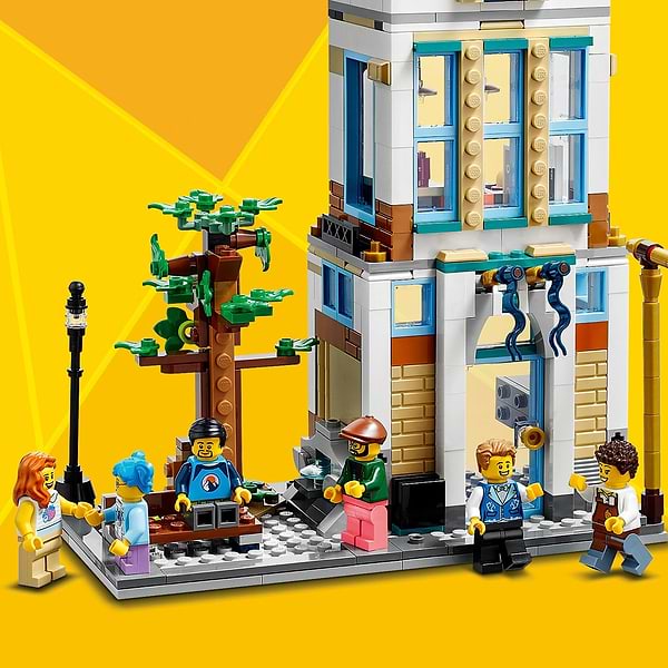 Фото - Конструктор LEGO Creator 3 v 1 Центральна вулиця (31141)