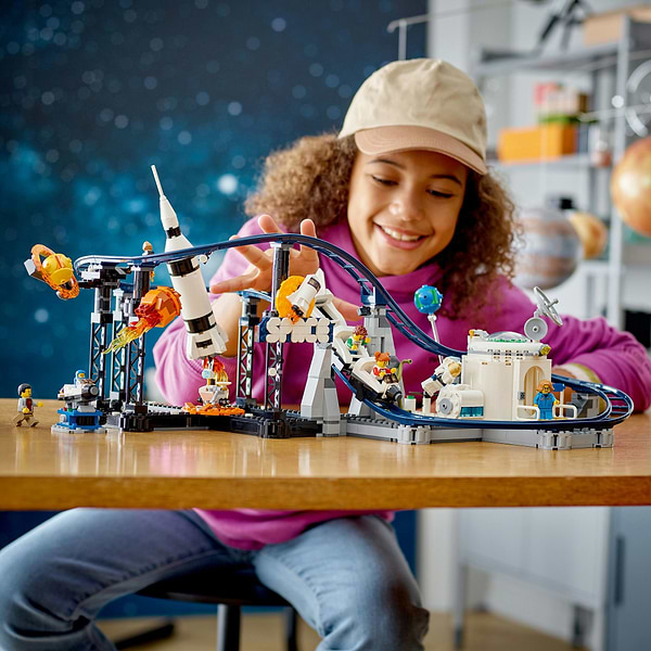 Фото - Конструктор LEGO Creator 3 v 1 Космічні гірки (31142)