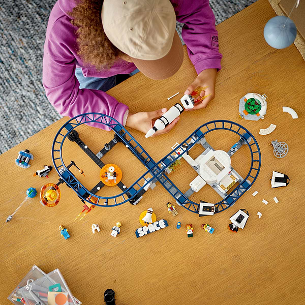 Фото - Конструктор LEGO Creator 3 v 1 Космічні гірки (31142)
