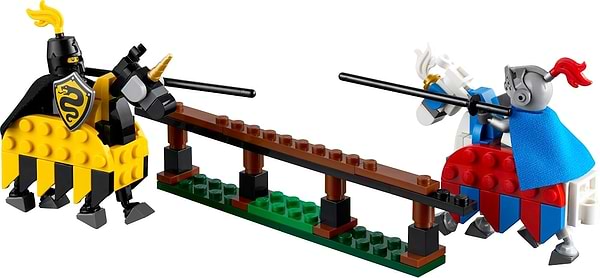 Фото - Конструктор LEGO Creator Середньовічний замок із лицарем на коні (31168)