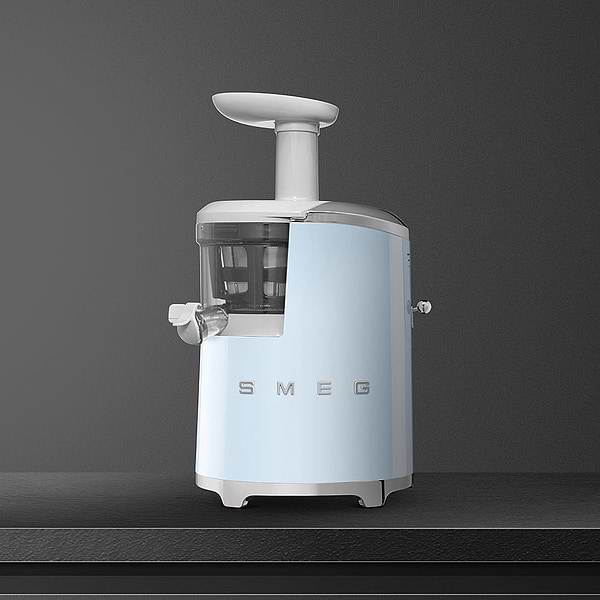 Фото - Соковитискач шнековий Smeg SJF01PBEU