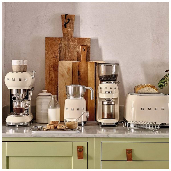 Фото - Кофемолка Smeg CGF01CREU