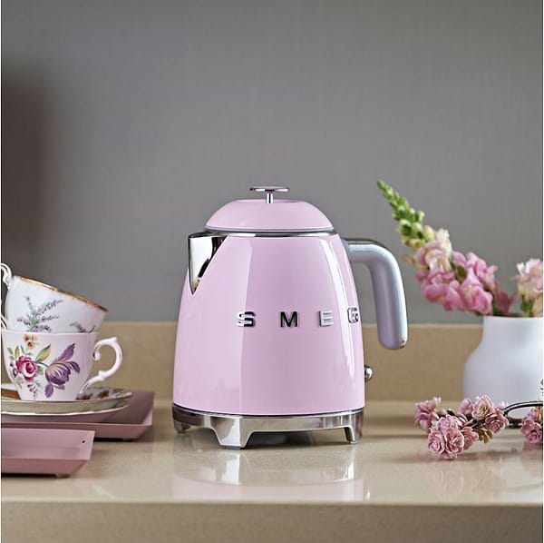 Фото - Электрический чайник Smeg KLF05PKEU