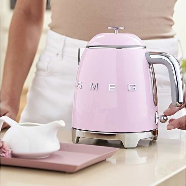 Фото - Электрический чайник Smeg KLF05PKEU