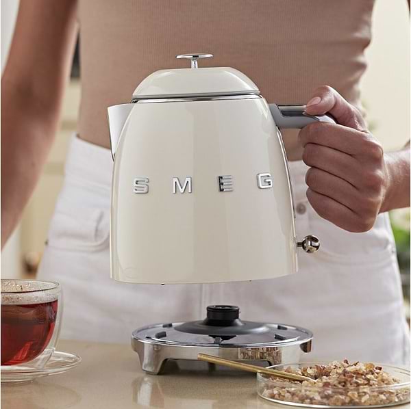 Фото - Электрический чайник Smeg KLF05CREU