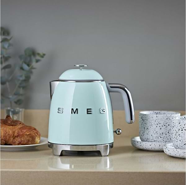Фото - Электрический чайник Smeg KLF05PGEU