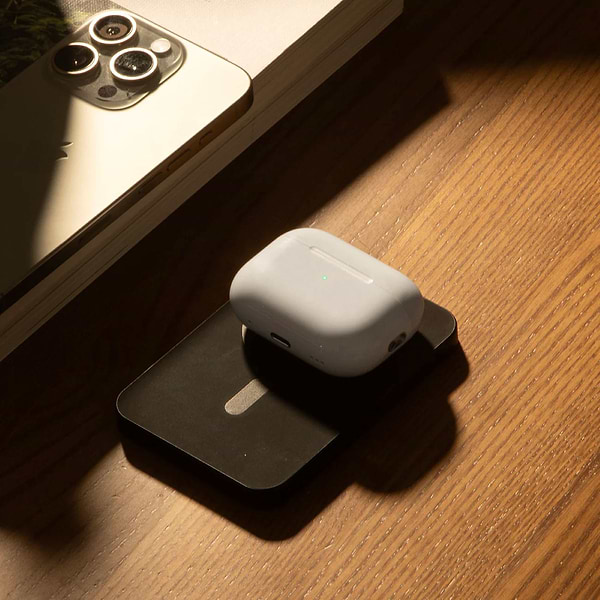 Фото - Батарея мобильная Native Union (Re) Classic Magnetic Power Bank 5 000mAh Navy (PB-5KMS-NAV)