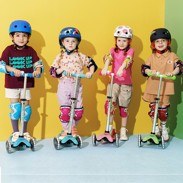 Фото - Триколісний самокат Micro серії Mini Deluxe Glow LED - КРИЖАНИЙ ЛАЙМ (MMD216)