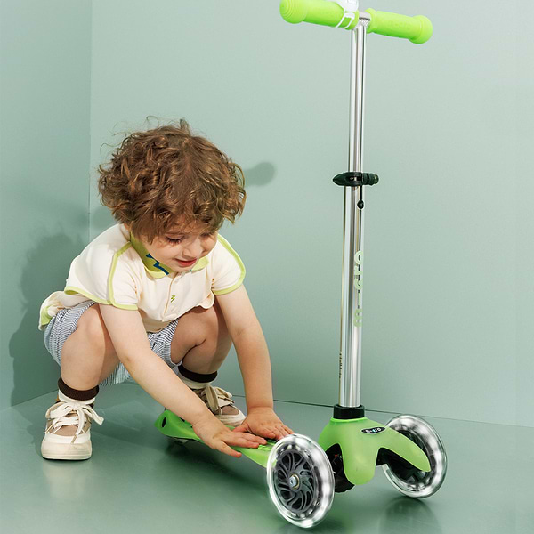 Фото - Триколісний самокат Micro серії Mini Deluxe Glow LED - КРИЖАНИЙ ЛАЙМ (MMD216)