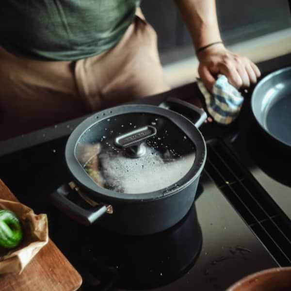 Фото - Каструля Fiskars Hard Face 5 л (1075527)