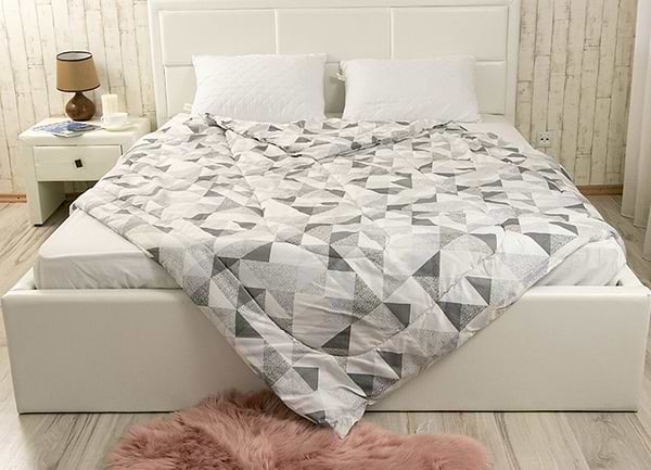 Фото - Одеяло зимнее двуспальное евро Руно 200х220 полиэстер силикон (322.53Абстракция плюс)