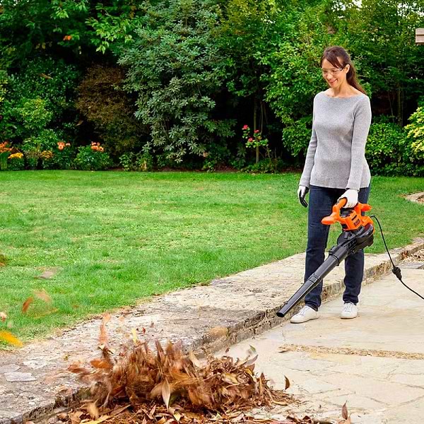 Фото - Садовый пылесос Black&Decker BEBLV260