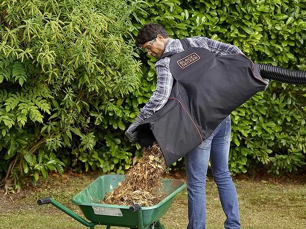 Фото - Садовый пылесос Black&Decker BEBLV300