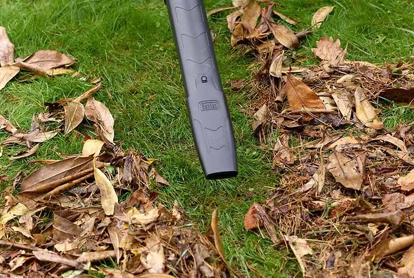 Фото - Садовый пылесос Black&Decker BEBLV301