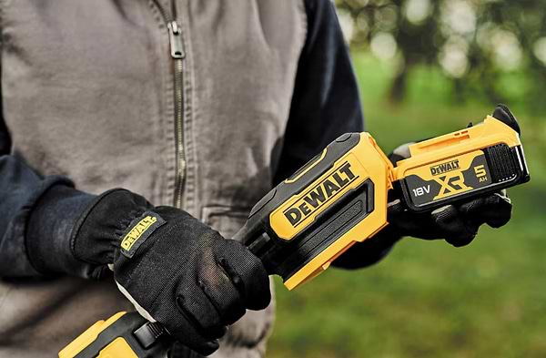 Фото - Тример садовий DeWALT DCMST561N