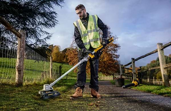 Фото - Тример садовий DeWALT DCMST561N