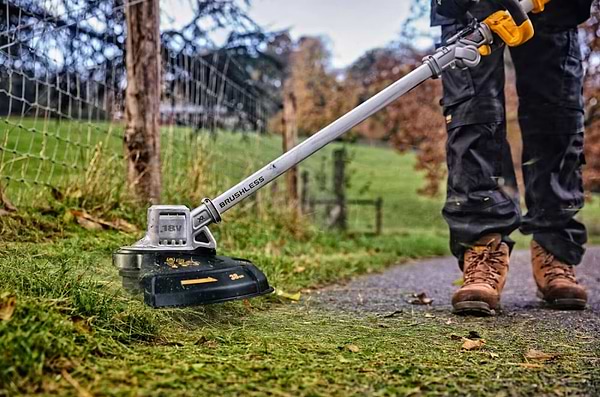 Фото - Тример садовий DeWALT DCMST561N