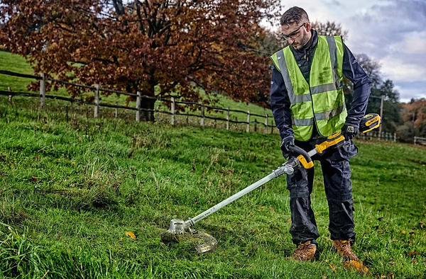 Фото - Тример садовий DeWALT DCMST561N