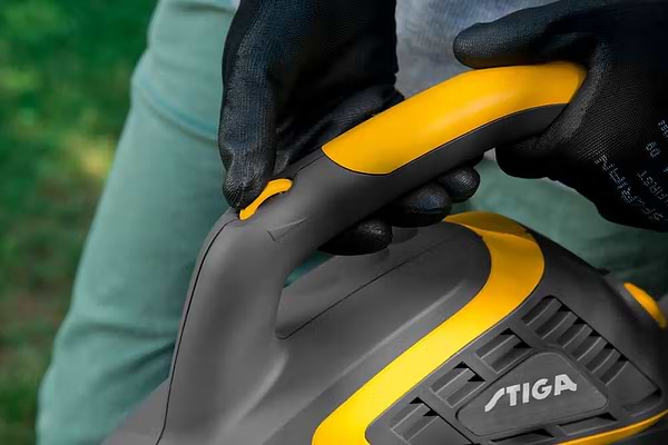 Фото - Садовый пылесос Stiga BL130cV