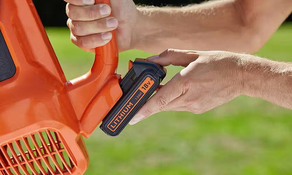 Фото - Воздуходувка аккумуляторная Black&Decker BCBL200L