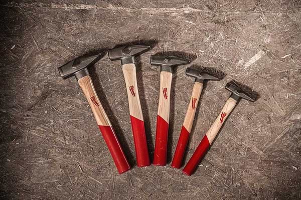 Фото - Молоток Milwaukee 1000 г рукоятка деревянная (4932478670)