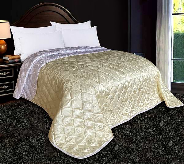 Фото - Покривало двоспальне Zastelli жаккардове Перлина JQ11/JQ10 двостороннє стьобане 230х260 см Молочний / Білий (20704)