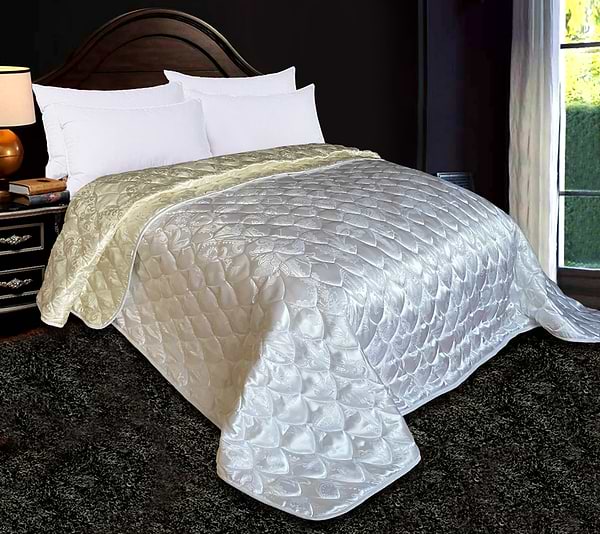 Фото - Покривало двоспальне Zastelli жаккардове Перлина JQ11/JQ10 двостороннє стьобане 240х260 см Молочний / Білий (20703)