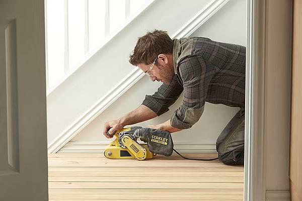 Фото - Ленточная шлиф. машина Stanley 1010 Вт (FMEW204K)