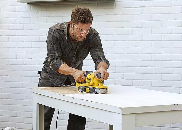 Фото - Ленточная шлиф. машина Stanley 1010 Вт (FMEW204K)