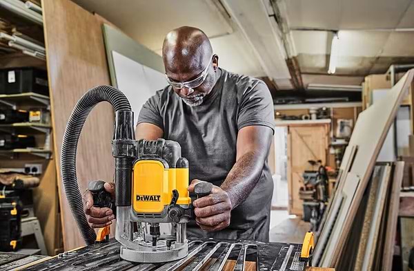 Фото - Фрезер DeWALT DWE625