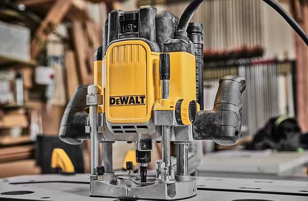 Фото - Фрезер DeWALT DWE625