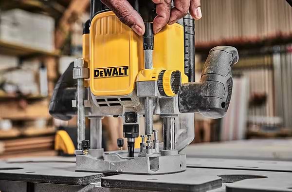 Фото - Фрезер DeWALT DWE625