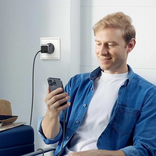 Фото - Сетевое зарядное устройство UGREEN X703 Nexode Pro 30W USB-C GaN Fast Charger Gray (35006)