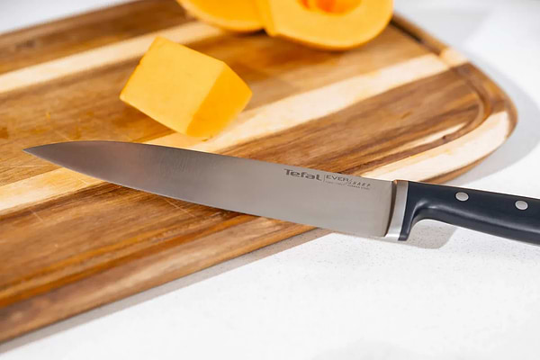 Фото - Нож повара Tefal K297S244 EverSharp 16,5 см + блок-точилка