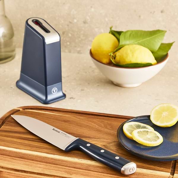 Фото - Нож повара Tefal K297S244 EverSharp 16,5 см + блок-точилка