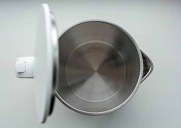 Фото - Электрический чайник Prime Technics PKP 1765 W