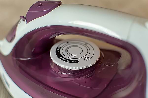 Фото - Утюг Prime Technics PTI 1600 V