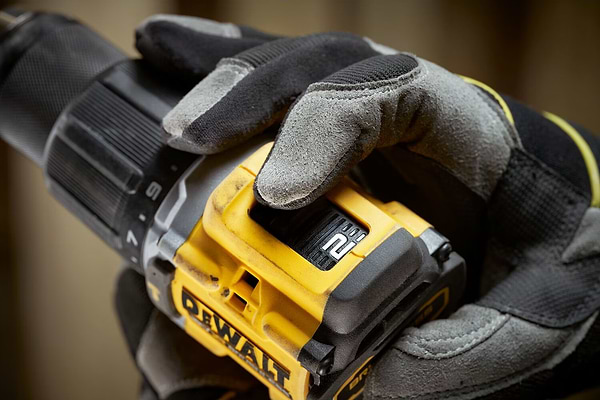 Фото - Дриль-шуруповерт DeWALT DCD799N