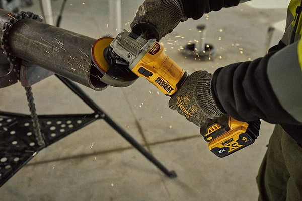 Фото - Болгарка DeWALT DCG407M2T