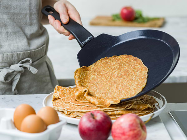Фото - Сковорода для блинов GreenPan Essence Magneto 24 см (CC008126-001)