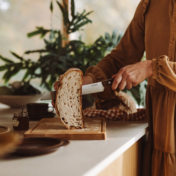 Фото - Ніж для хліба Fiskars Folken 21 см (1075695)