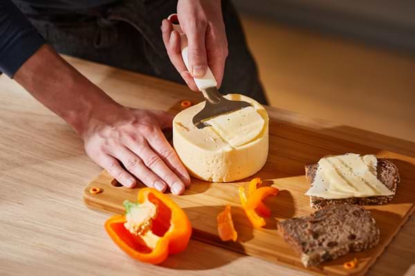 Фото - Ніж для сиру Fiskars Functional Form (1016128)